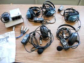 Smq-1 Clear Com Vintage Clear-com - Que-com System. Wired Intercom 5 Single Muff Headsets