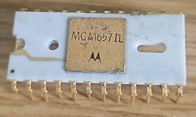 Mcm6571l Motorola Gold White Ceramic Ic Memory Character Generator N Channel Mos