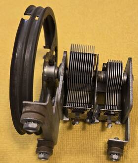 31-2641g Philco Radio Model 46-131 Tuning Cap #31-2641g With Pulley And Shock Mounts