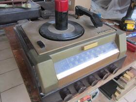 Rc1092 Rca 6t86 Radio Chassis And Rp190 45 Rpm Record Changer From Console Model
