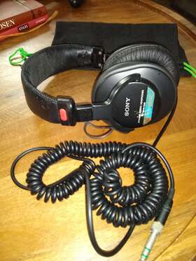 Mdr-7506 Sony Over Ear Headphones. Tested Working New Pads