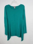 Kate & Mallory Green Round Neck Seamed Sleeve Shark Bite Hem Top Sz #U255. Fixed Price $9.96.